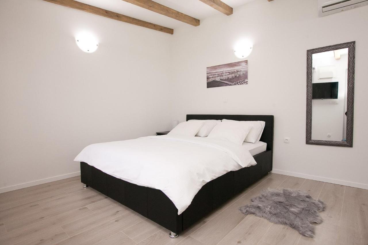 Studio Apartments Tara Zadar Buitenkant foto